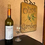 Olive Garden, Clubpatara Βίλα *